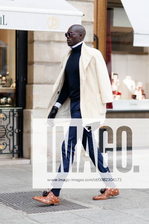 A chic showgoer posing outside of the Alexis Mabille runway show during Haute Couture Fashion Week in Paris - Jan 24, 2017 - PHC: Spring 2017 Street Style Day 3, Paris France