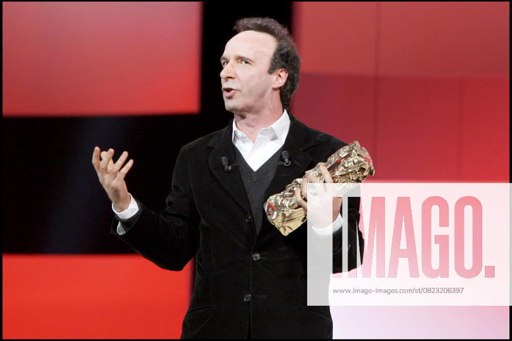 ROBERTO BENIGNI WHO RECEIVED A CESAR DHONNEUR FOR HIS WHOLE CAREER 33 EME CEREMONIE DES CESAR 2008 AU THEATRE DU CHATELET 33 RD FRENCH CESAR AWARDS CEREMONY IN PARIS PARIS France