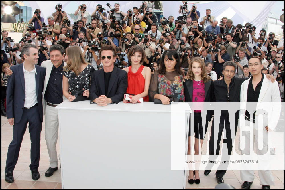 ALFONSO CUARON, SERGIO CASTELLITTO, ALEXANDRA MARIA LARA, SEAN PENN, JEANNE BALIBAR, MARJANE SATRAPI, NATALIE PORTMAN, RACHID BOUCHAREB ET APICHATPONG WEERASETHAKUL 61 EME FESTIVAL DU FILM DE CANNES PHOTOCALL DU FILM JURY 61TH FILM FESTIVAL OF CANNES PHOTOCALL JURY Cannes France