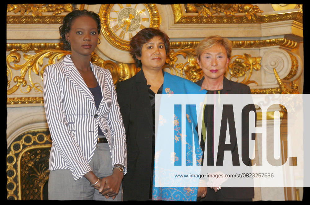 RAMA YADE, TASLIMA NASREEN, JULIA KRISTEVA RAMA YADE AWARDS THE SIMONE DE BEAUVOIR PRIZE TO TASLIMA NASREEN AT THE QUAI DORSAY Paris France