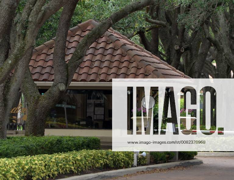 Boca Raton, Florida, United States Of America - BOCA RATON, FL - MAY 24: Ariana Grande returns home to mom s house in Florida after Manchester attack. The teen idle was not seen since she arrived inside the gated community which had a police car parked outside on May 24, 2017 in Boca Raton, Florida....People: Ariana Grande Boca Raton United States Of America - ZUMAs214 20170524_zaa_s214_003