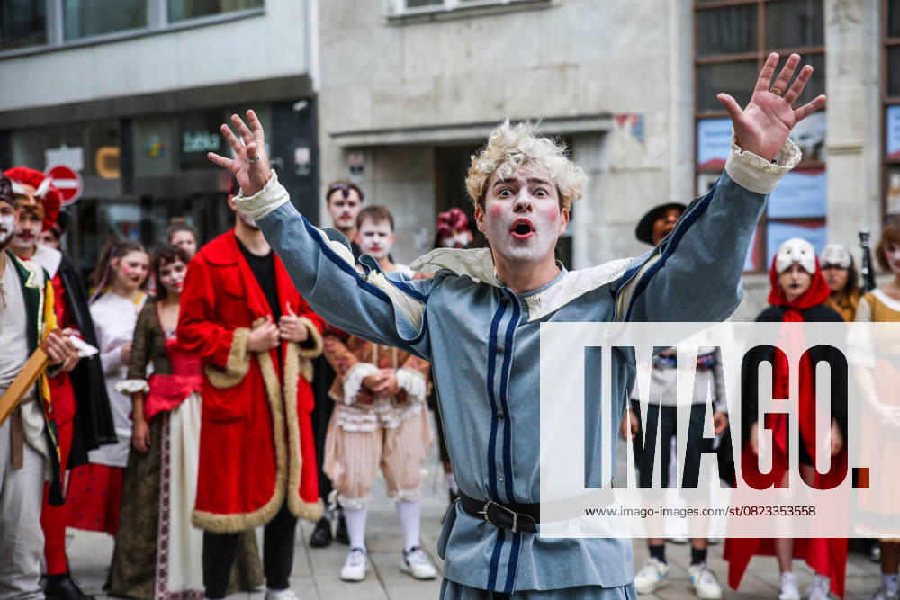 Final street performance with a parade of the international Festival of Commedia dell arte took place in Brno, Czech Republic, on June 27, 2025. (CTKxPhoto MonikaxHlavacova) CTKPhotoP2025062705721 CTKPhotoP2025062705721