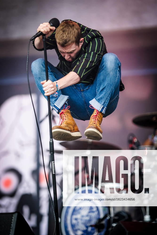 Glastonbury Festival 2025, Worthy Farm, Pilton, UK Kaiser Chiefs performs on the Pyramid Stage during the Glastonbury Festival 2025 at Worthy Farm, Pilton, UK on 28 June 2025. Persons Pictured: Ricky Wilson Picture, Credit:Julie Edwards Avalon