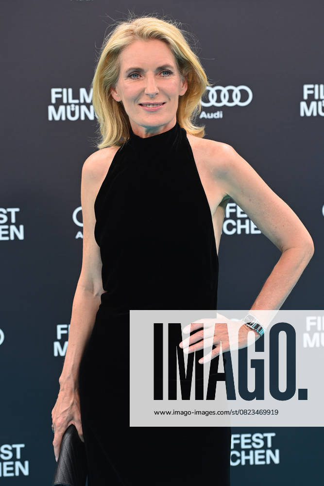 Maria FURTWAENGLER actress , single picture,cropped single motif,half figure,half figure red carpet,red carpet,opening 42 Filmfest Munich on 28 06 2024 Gasteig HP8