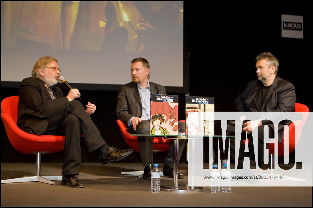 JACQUES TARDI ET LUC BESSON SALON DU LIVRE 2010 A LA PORTE DE VERSAILLES RENCONTRE AUTOUR DE LADAPTATION DE ADELE DE BLANC SEC AU CINEMA Paris France