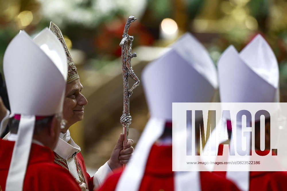 Pope Leo XIV presides Holy Mass on the Solemnity of the Holy Apostles Peter and Paul, in Saint Peter s Basilica, in Vatican City, 29 June 2025. ANSA ANGELO CARCONI. Vatican City VATICAN CITY - ZUMAa110 20250629_zaf_a110_026
