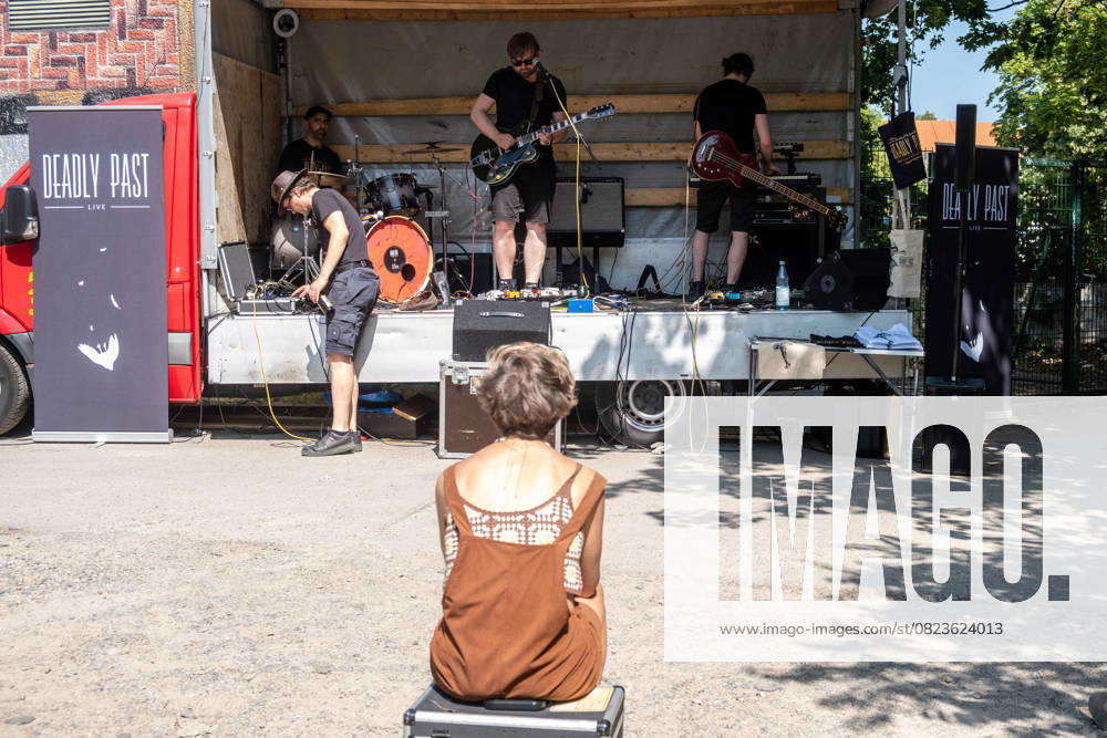 Fete de la Musique at the start of summer in Berlin Prenzlauer Berg The band Deadly Past is already warming up at Mauerpark Fete de la Musique at the start of summer in Berlin Prenzlauer Berg The band Deadly Past is already warming up at sp2025062143017