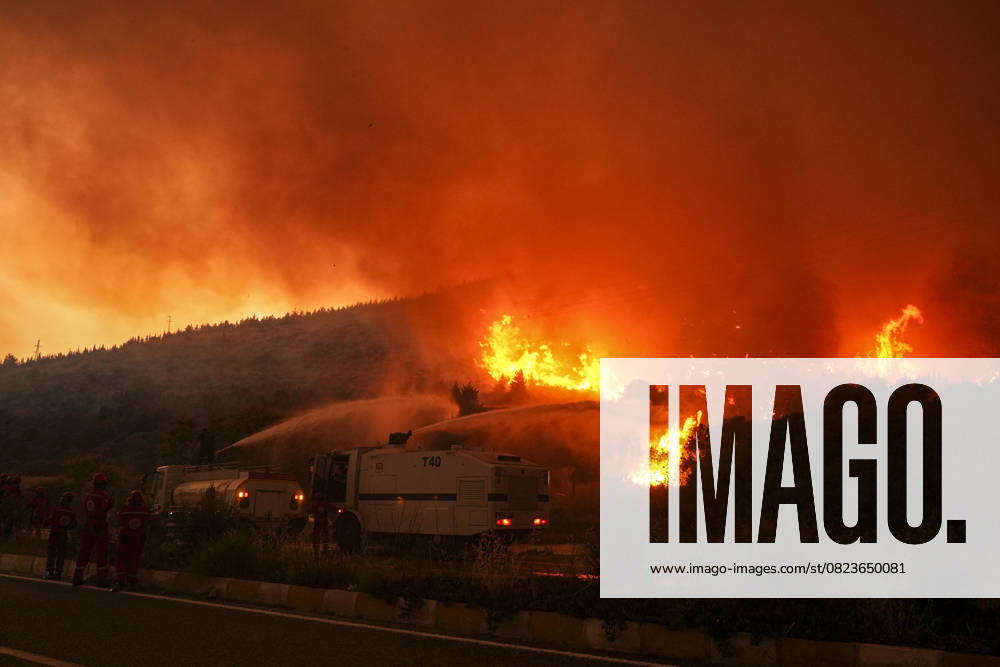 Efforts continue for extinguishing wildfires in Izmir IZMIR, TURKIYE - JUNE 30: Smoke and flames rise as aerial and ground extinguishing works continue for wildfires in Seferihisar district of Izmir, Turkiye on June 30, 2025. Mehmet Emin Menguarslan Anadolu Izmir Turkey. Editorial use only. Please get in touch for any other usage.