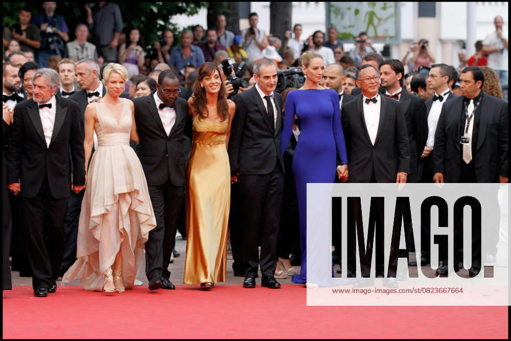 ROBERT DE NIRO, LINN ULLMANN, MAHAMAT SALEH HAROUN, MARTINA GUSMAN, OLIVIER ASSAYAS, UMA THURMAN, JOHNNIE TO SOIREE DE CLOTURE DU 64 EME FESTIVAL INTERNATIONAL DU FILM DE CANNES RED CARPET FOR MOVIE LES BIENS AIMES CLOSING 64 TH INTERNATIONAL CANNES FILM FESTIVAL Cannes France