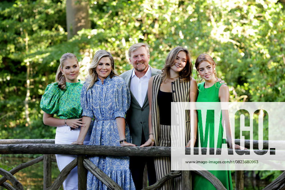 HtB Queen Maxima and King Willem-Alexander with Princess Amalia and Princess Alexia and Princess Ariane pose for the media during the annual photo session at palace Huis ten Bosch in The Hague. Â
