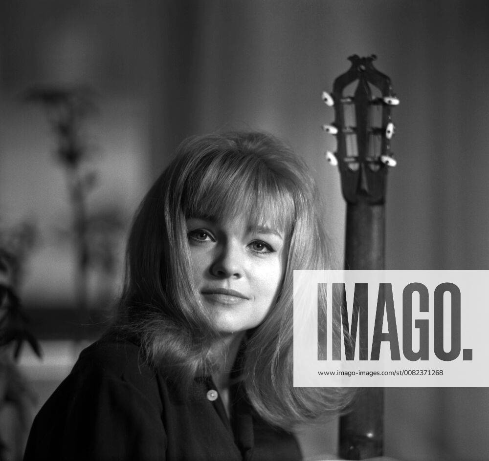 Berlin GERMAN DEMOCRATIC REPUBLIC GDR Eva Maria Hagen actress Berlin GDR german German Democratic Republic Germany Europe european european Eva Maria Hagen Eva Maria Hagen GDR Hagen historic inside indoor photograph personality portraits portrait QF square horizontal format black singer black black white black white black and white Western Euro