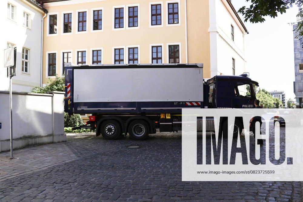 A police truck transports the files from the state parliament in the afternoon Searches in the state parliament at CDU, SPD and AfD Offices of the CDU, SPD and AfD in the state parliament of Saxony-Anhalt were searched on Tuesday It is about the suspicion of embezz