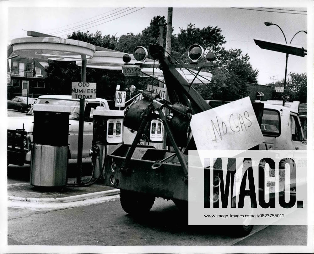 Gas Oil 29 February 2012 – Energy it is a Odd Day in Queens on Parsons Blvd , but the Filling station is closed, it gives no Petrol 25 June 1979