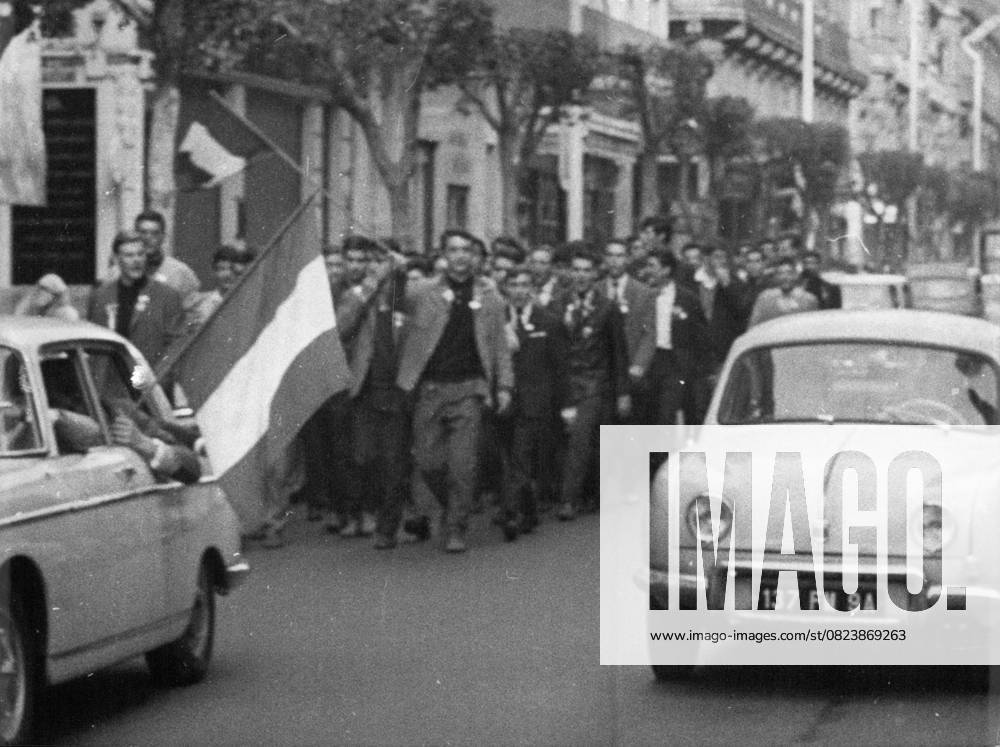 Africa Egypt 4 March 1962 Parade Youngster Demonstrators in the Roads from Algeria