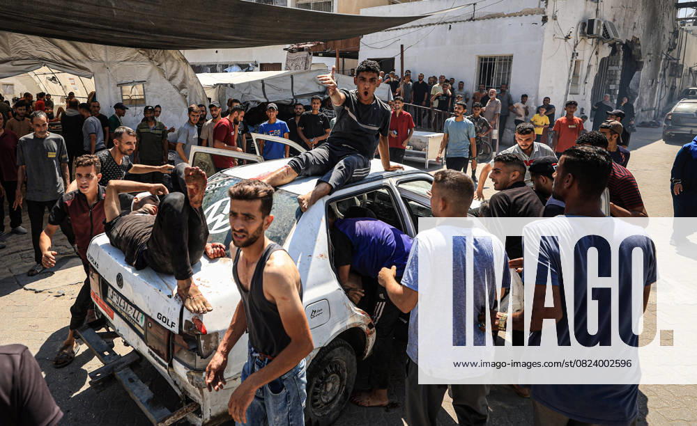 KW27 46 Palestinians killed in the latest Israeli attacks on Gaza GAZA CITY, GAZA - JULY 04: Palestinians injured in Israeli attacks on Zaytoun neighborhood in eastern Gaza City are brought to Al-Ahli Baptist Hospital in Gaza City, Gaza on July 04, 2025. Since early morning, Israeli strikes on the Gaza Strip have killed 46 Palestinians, including 20 people who were seeking humanitarian aid. Dawoud Abo Alkas Anadolu Gaza City Gaza. Editorial use only. Please get in touch for any other usage.