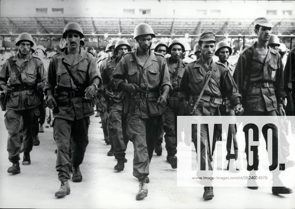Movements Organisations 12 September 1962 the Peoples National Army pulls through the RUISSEAU Stadium in Algeria