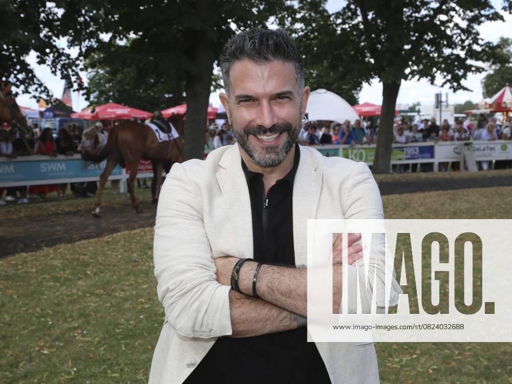 US-amerikanischer Popsänger Marc Terenzi zu Besuch auf der Galopprennbahn Magdeburg-Herrenkrug am 13.07.2024, Magdeburg, DE US pop singer Marc Terenzi to visit the Magdeburg-Herrenkrug racecourse on 13 July 2024, Magdeburg, DE