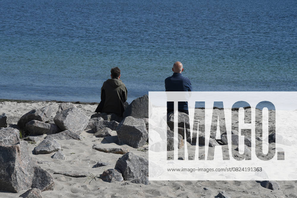 Copenhagen,Denmark , 26 April 2020. _Daily liife on Amager strand park beach and kastrup habour police warning to visiting habour and beach keep social deistancing and walk right and keep distan during coroan virus cirisis or covid-19 in Denmakr. (Photo..Francis Dean DeanPictures)