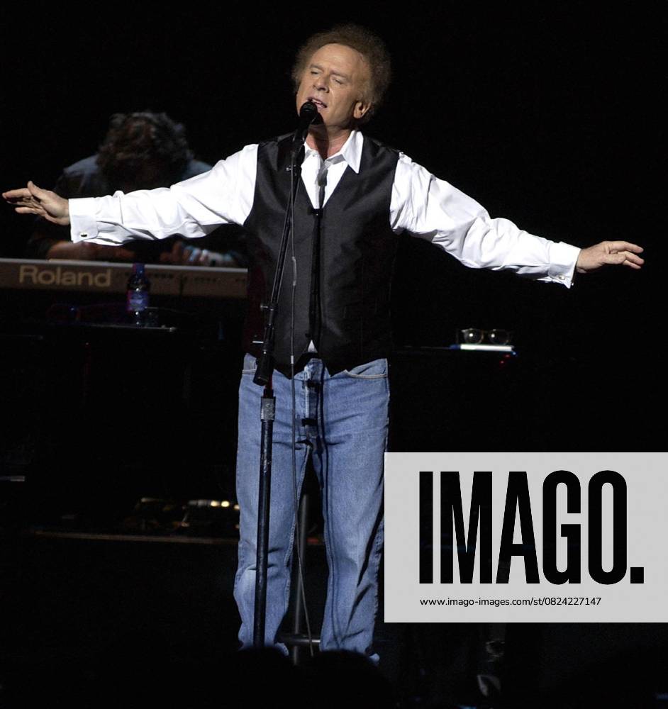 Art Garfunkel performing live at the Royal Albert Hall London, England - 18.03.03, London, United Kingdom WENN 1109622