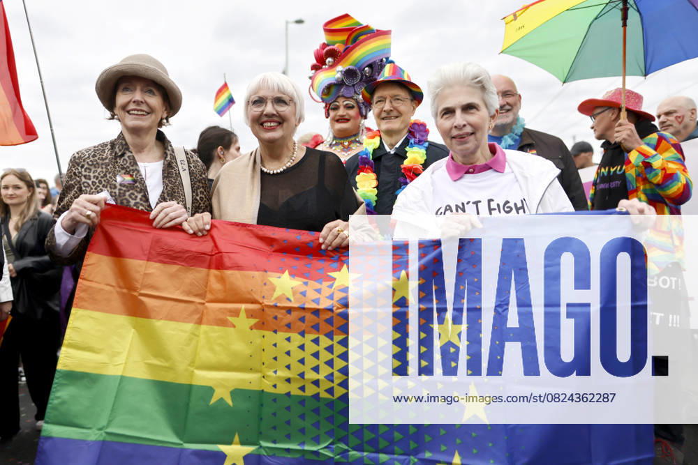 Colognes Mayor Henriette Reker non-party, politician Claudia Roth Green Party, politician Karl Lauterbach SPD and politician Marie Agnes Strack Zimmermann FDP at the annual CSD parade as part of Cologne Pride 2025 in Cologne, 06 07 2025 NRW Germany