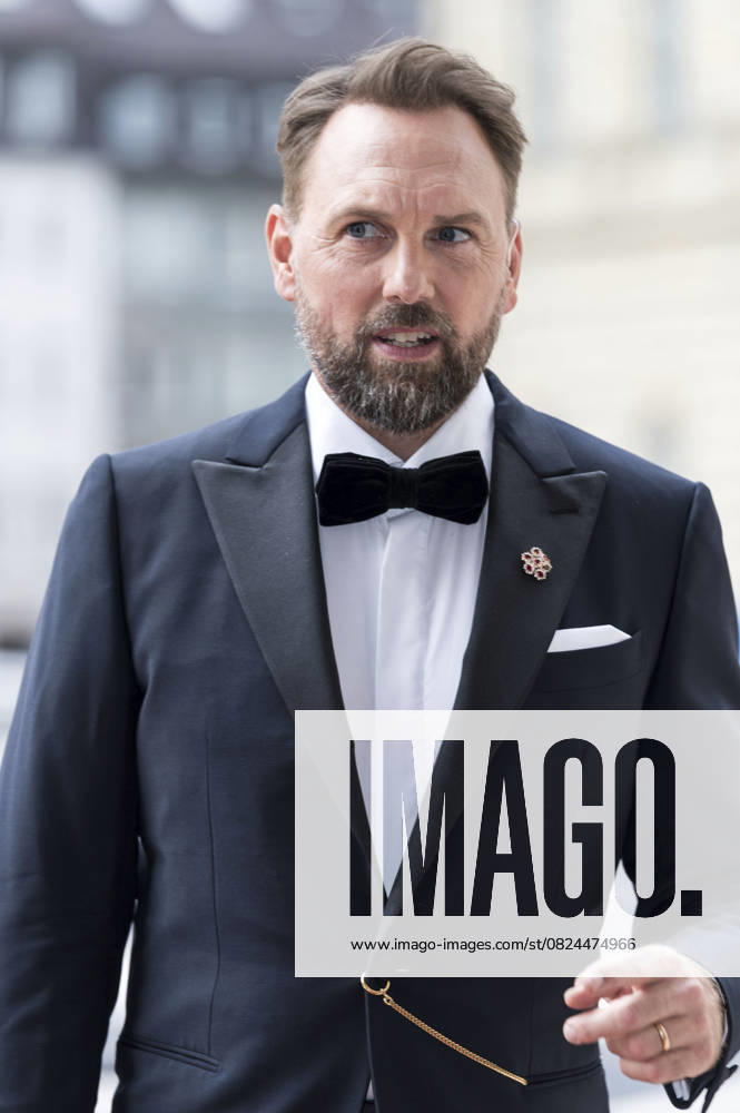 Steven Gätjen arriving at the Opera for All 2025 event as part of the Munich Opera Festival at the Nationaltheater with the live opera broadcast of Wolfgang Amadeus Mozarts Don Giovanno on Max Joseph Platz Munich, 06 07 2025 Foto:xN.xKolinzx xFuturexImagex oper_5709