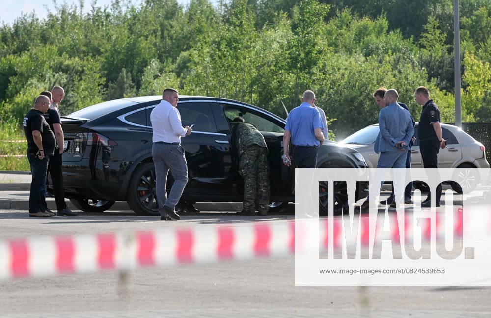 KW28 Russia Former Transport Minister Suicide 8959634 07.07.2025 Investigative Committee officers inspect the car of the former Transport Minister Roman Starovoit, where his body was found on July 7, at the parking lot in the Odintsovsky district of Moscow Region, Russia. On the morning of July 7, Starovoit was dismissed from his post. Later on Monday, the body of Starovoit was found in his car with a gunshot wound in the Moscow Region, the Russian Investigative Committee said. The main version of his death is suicide. Mikhail Voskresenskiy Sputnik Odintsovo Moscow region Russia