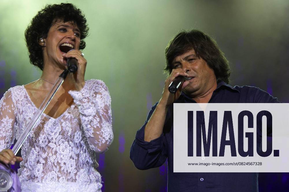 Brazilian singer SIMONE performs in concert with Portuguese singer LUIS REPRESAS Lisbon, Portugal - 08.09.05, Portugal Rui M Leal WENN 301929