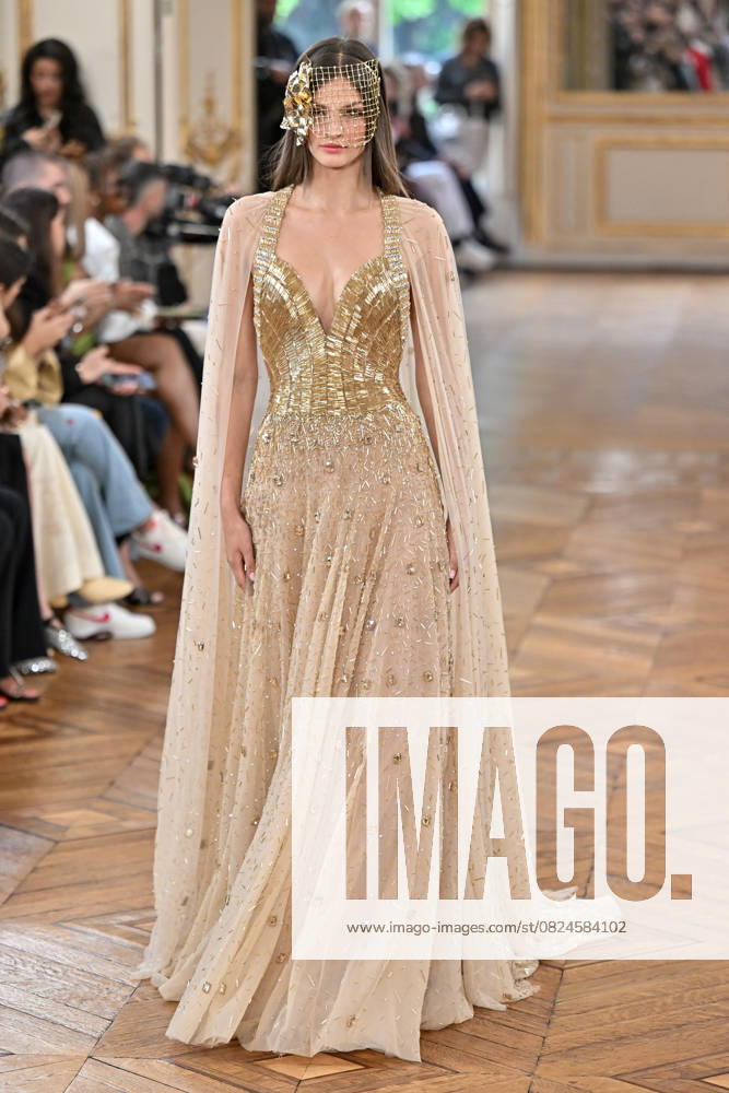 Bilder des Jahres 2025, Entertainment 07 Juli Entertainment Themen der Woche KW28 PFW Tony Ward Runway A model walks the runway at the Tony Ward show as part of Haute Couture Fashion Week in Paris, France on July, 7, 2025. Photo by Julien Reynaud APS-Medias ABACAPRESS.COM Paris France