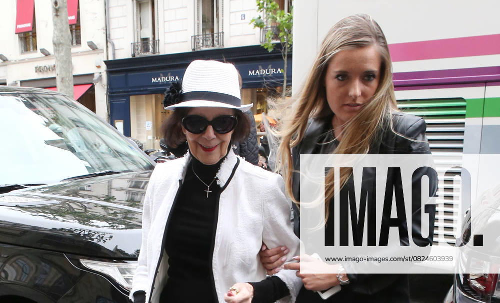 Mary Jo Shannon mother of Kris Jenner Le clan Kardashian se retrouve à la résidence hôtelière où Kim Kardashian et Kanye West résident Paris 20 mai 2014 The Kardashian family gathers at Kim and Kanye residency in Paris on 20 05 2014 Paris France