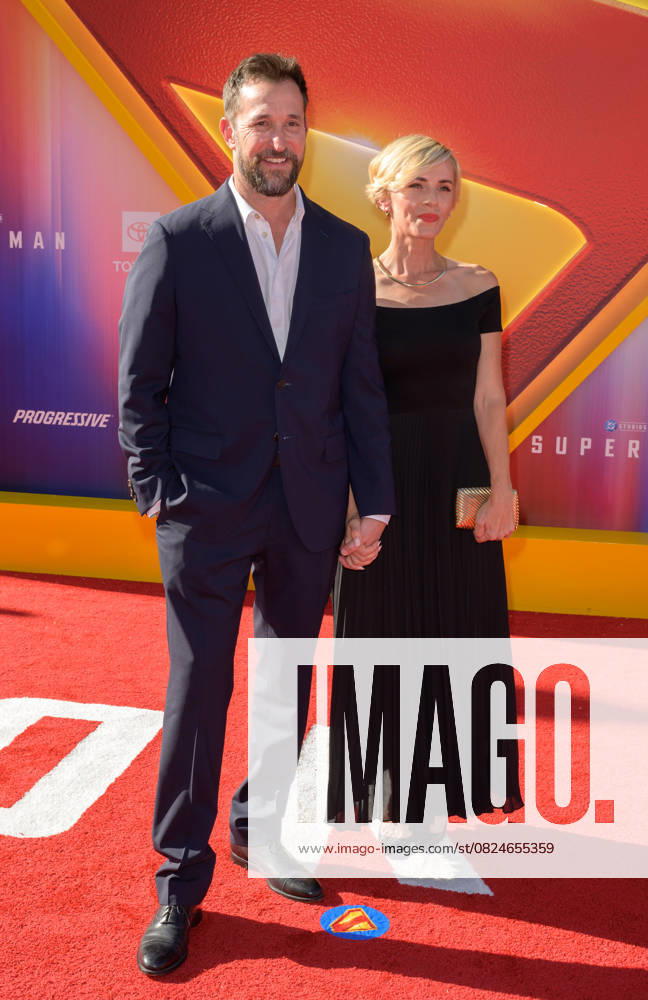 Superman Premiere - Los Angeles, USA LOS ANGELES, USA. July 07, 2025: Noah Wyle & Sara Wells at the premiere for Superman at the TCL Chinese Theatre. Los Angeles CA USA