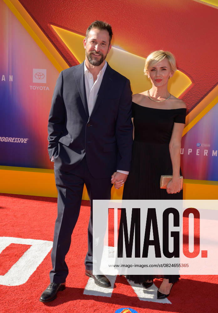 Superman Premiere - Los Angeles, USA LOS ANGELES, USA. July 07, 2025: Noah Wyle & Sara Wells at the premiere for Superman at the TCL Chinese Theatre. Los Angeles CA USA