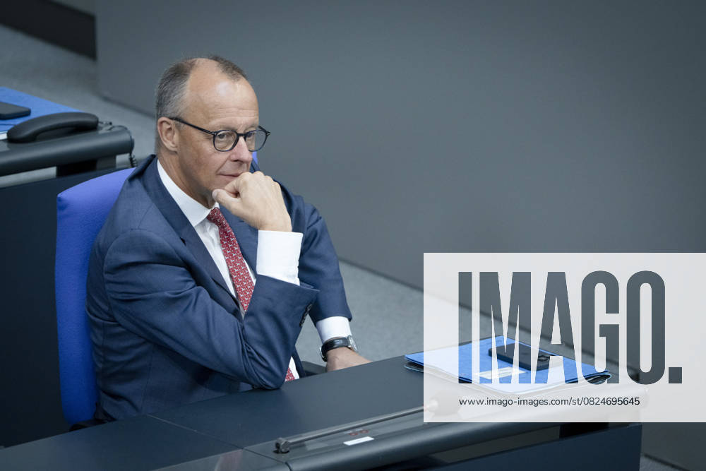 Bundestag, Federal Chancellor, Friedrich Merz meeting, Bundestag, plenary session, government bench, Federal Chancellor, Friedrich Merz Berlin GER
