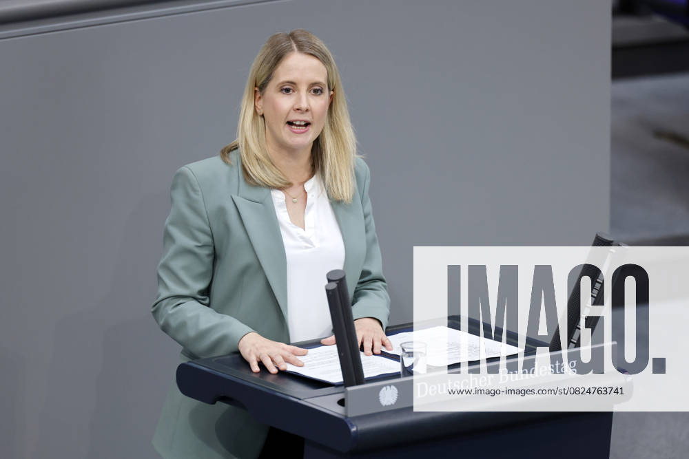 Federal Building Minister Verena Hubertz SPD speaks in the German Bundestag on building policy Berlin, 08 07 2025 Berlin Capital Germany