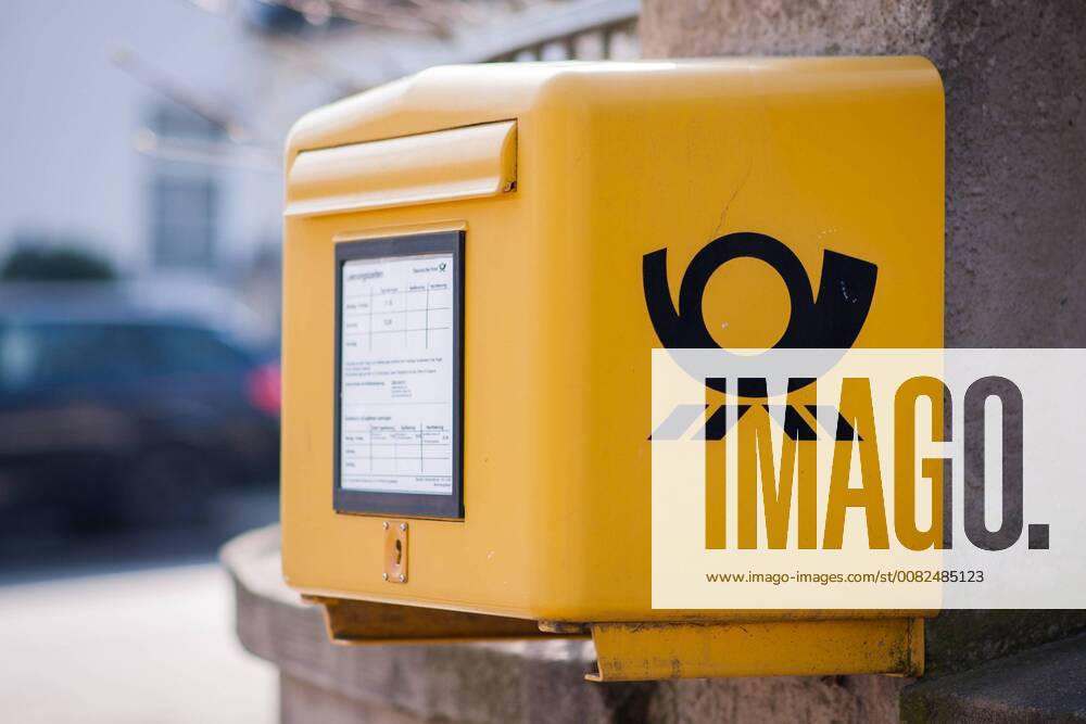Mailbox of the Deutsche Post on a street corner in Mönchengladbach Theme picture Symbolic picture Deutsche Post Briefkasten Briefverkehr 24 03 18 Mönchengladbach NRW Germany