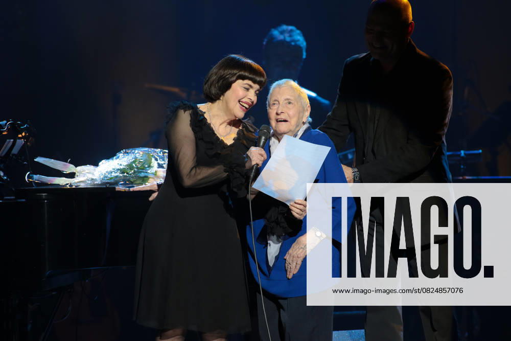Info Mireille Mathieus mother, Marcelle Sophie Mathieu, died Sunday morning in Avignon at the age of 94 years old Mireille Mathieus mother, Marcelle Sophie Mathieu died Sunday morning at the age of 94 years old in Avignon Mireille Mathieu et mère Marcelle Sophie Poirier lors de son concert à Lille, le 14