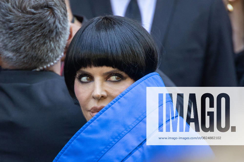 Bilder des Jahres 2025, Entertainment 07 Juli Entertainment Themen der Woche KW28 PFW Balenciaga Outside Arrivals NB Lisa Rinna arriving at the Balenciaga show as part of Haute Couture Fashion Week on July 09, 2025 in Paris, France. Photo by Nasser Berzane ABACAPRESS.COM Paris France