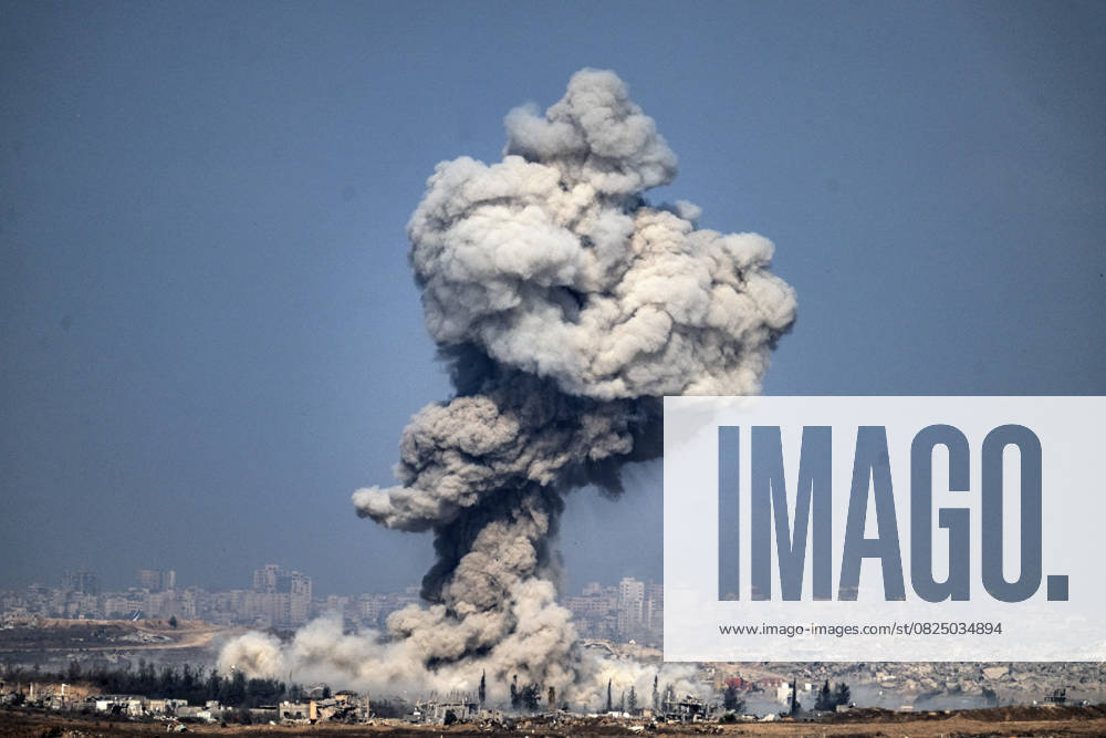 KW28 Israeli attacks over Gaza continue SDEROT, ISRAEL - JULY 10: Smoke rises from northern Gaza following Israeli army attacks, as it is seen from the Sderot area in Israel on July 10, 2025. Mostafa Alkharouf Anadolu Sderot Israel. Editorial use only. Please get in touch for any other usage.