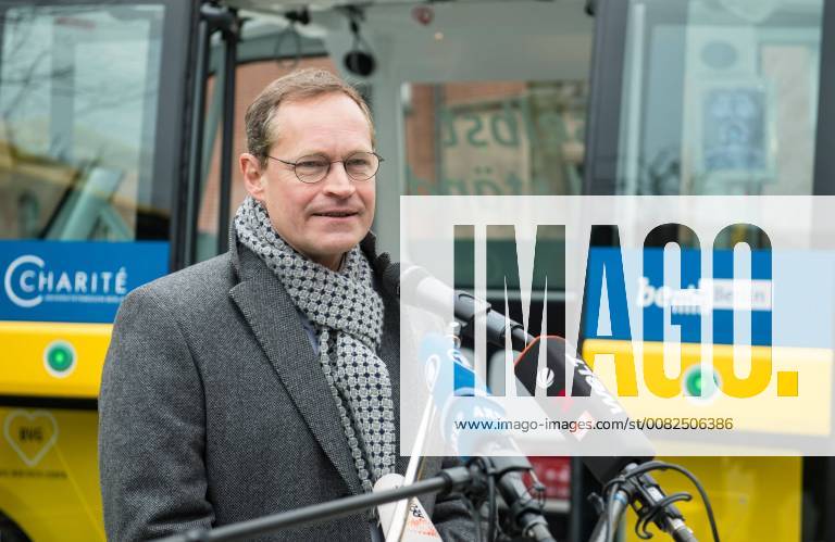 In Berlin, the first two autonomous buses have taken on passenger Monday 26 03 2018 Photo of Berlin Mayor Michael Mueller Mueller SPD at the presentation The electric
