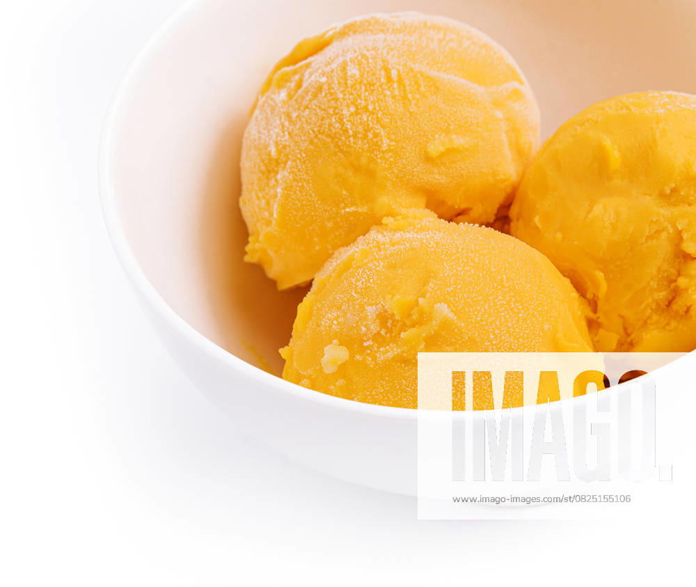 Mango Eis, Sorbet in einer Platte Mango ice cream, sorbet in a plate (License=RF)