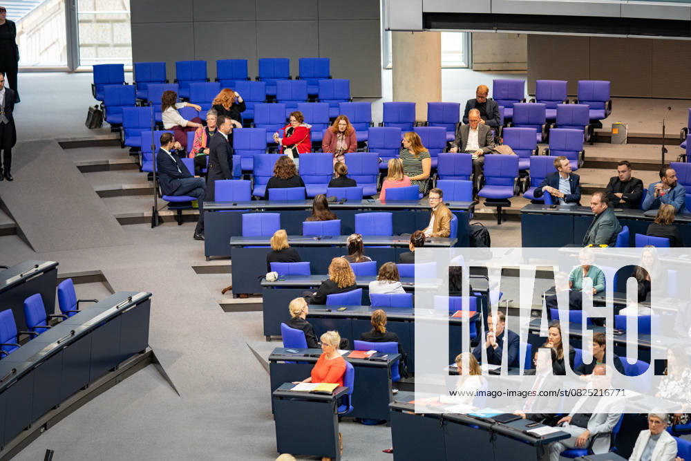 Left-wing MPs turn away from the speaker during an AFD speech on the 30th anniversary of the Srebrenica genocide Berlin, 11 07 2025 Berlin Germany