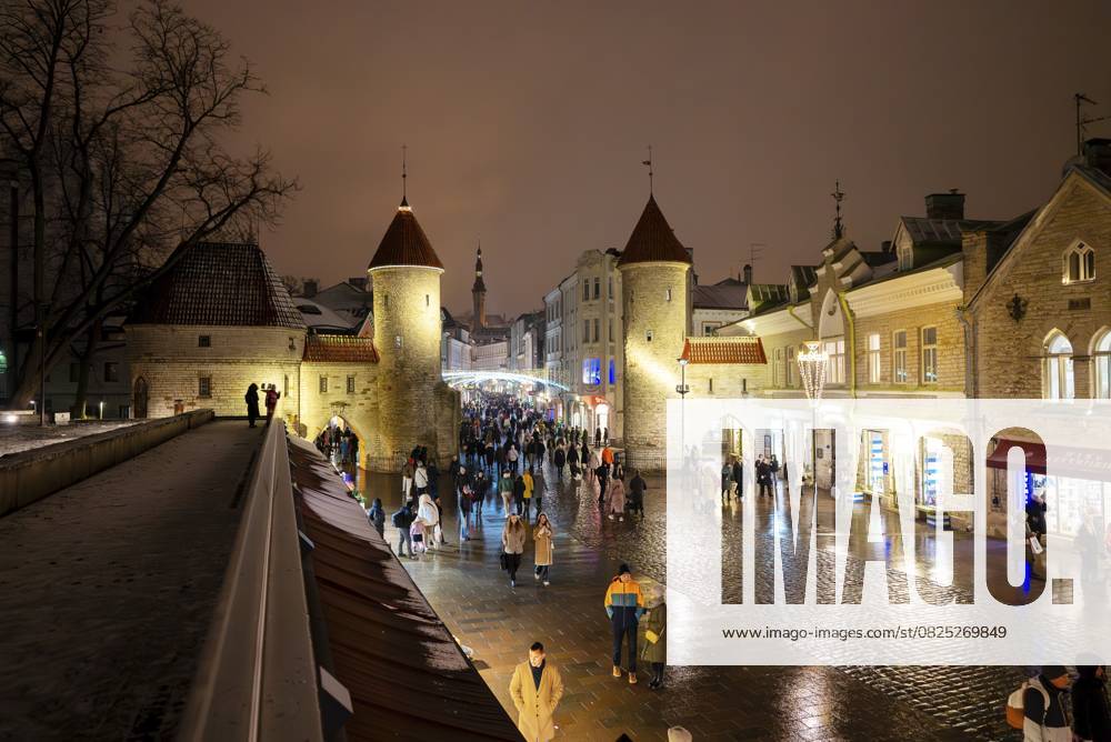 Tallinn, Estland 2024.12.07: Viru Tor. Eingang zur Altstadt. Nur Redaktion Tallinn, Estonia - 2024.12.07: Viru Gate. Entrance to the old town. Editorial Only