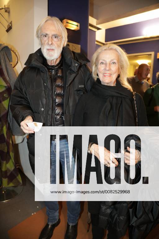 Votiv Cinema TWO MEN IN SUITS Film premiere of a family saga by Josef Bierbichlerim Billd Michael Haneke with wife Susi ZWEI HERREN IN SUZZLE Film premiere