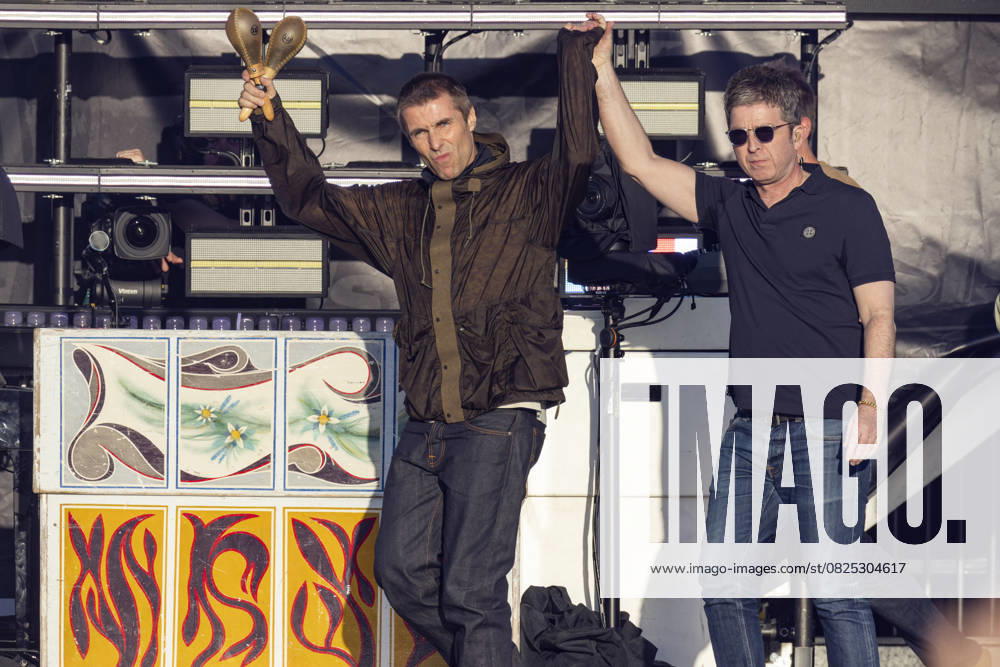 Bilder des Jahres 2025, Entertainment 07 Juli Entertainment Themen der Woche KW28 Oasis perform at Heaton Park Noel Gallagher and Liam Gallagher of Oasis performs at Heaton Park, Manchester a homecoming concert as part of their 2025 Reunion Tour, Credit:Mike Gray Avalon