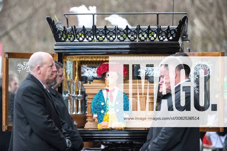 Liverpool, Merseyside, UK - Liverpool, UK. The horse drawn cortege , with a floral Diddy Man propped up against the coffin , arrives at Liverpool Cathedral for the funeral of comedian and performer Sir Ken Dodd , who died on 11th March 2018 at the age of 90 Liverpool UK - ZUMAl94_ 20180328_zaf_l94_082
