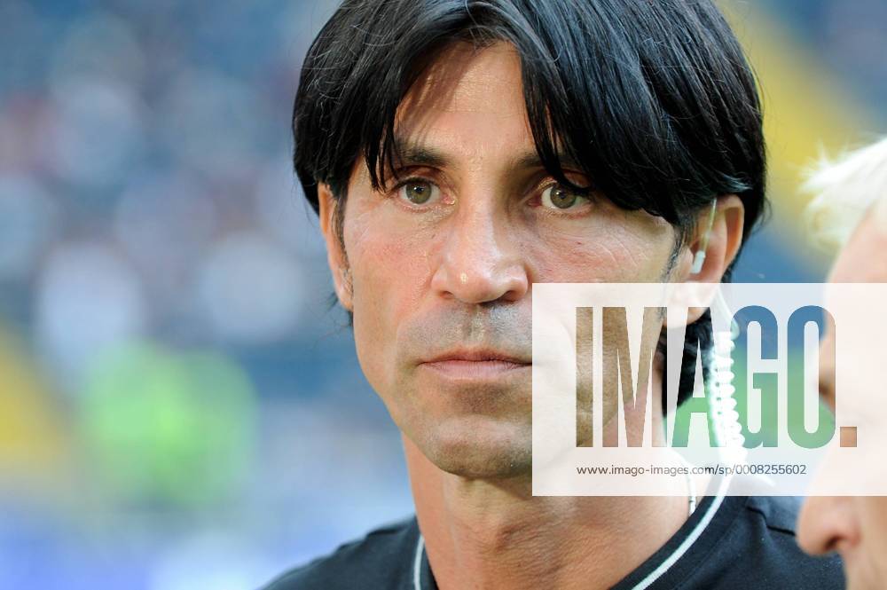Fußball 2. Bundesliga Eintracht Frankfurt - FC St. Pauli am 25.07.2011 in Frankfurt am Main Bruno Hübner ( Sportdirektor Eintracht Frankfurt )
