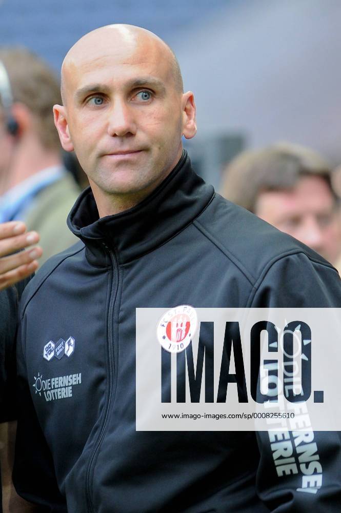 Fußball 2. Bundesliga Eintracht Frankfurt - FC St. Pauli am 25.07.2011 in Frankfurt am Main Andre Schubert ( Trainer St. Pauli )