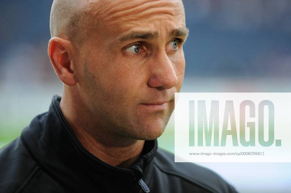 Fußball 2. Bundesliga Eintracht Frankfurt - FC St. Pauli am 25.07.2011 in Frankfurt am Main Andre Schubert ( Trainer St. Pauli )