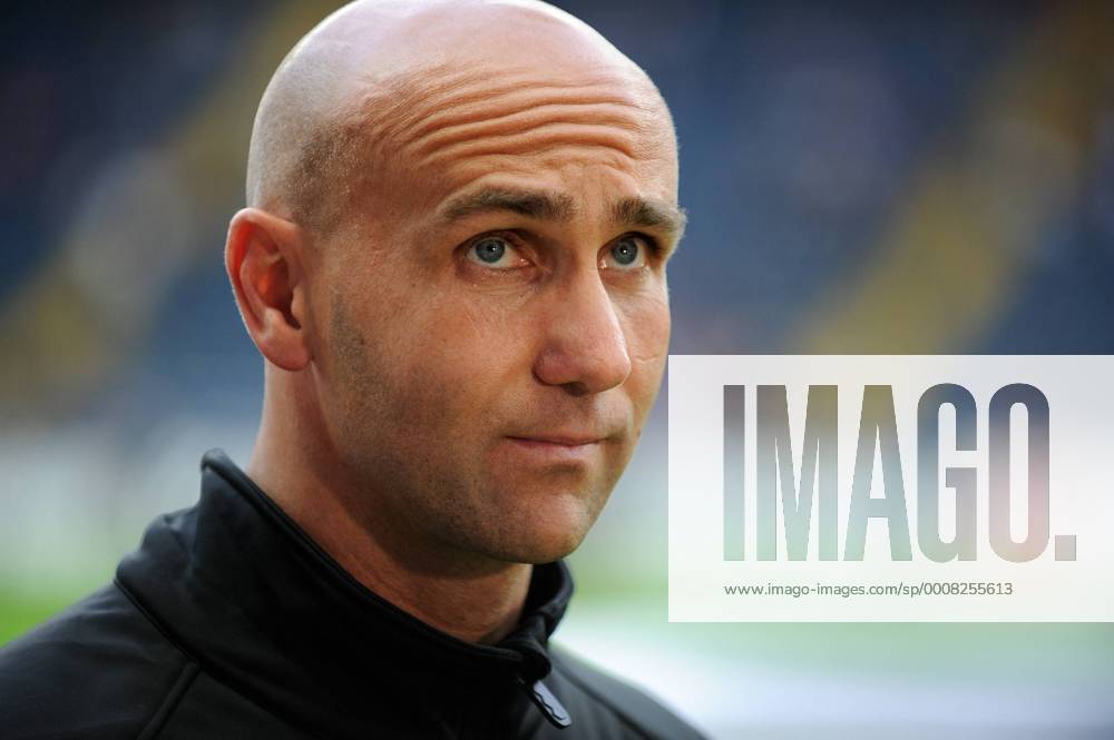 Fußball 2. Bundesliga Eintracht Frankfurt - FC St. Pauli am 25.07.2011 in Frankfurt am Main Andre Schubert ( Trainer St. Pauli )