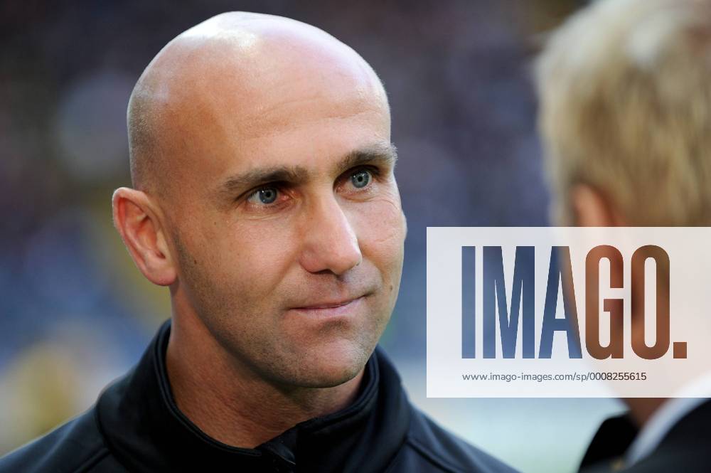 Fußball 2. Bundesliga Eintracht Frankfurt - FC St. Pauli am 25.07.2011 in Frankfurt am Main Andre Schubert ( Trainer St. Pauli )
