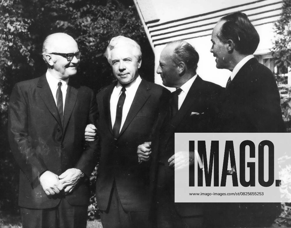 US politics Government 8 August 1971 – Berlin Agreement the Ambassador Americas, Russia, United Kingdom and France initialed yesterday a Draft one Berlin Agreement, according to which the Communists none Goods in transit betw